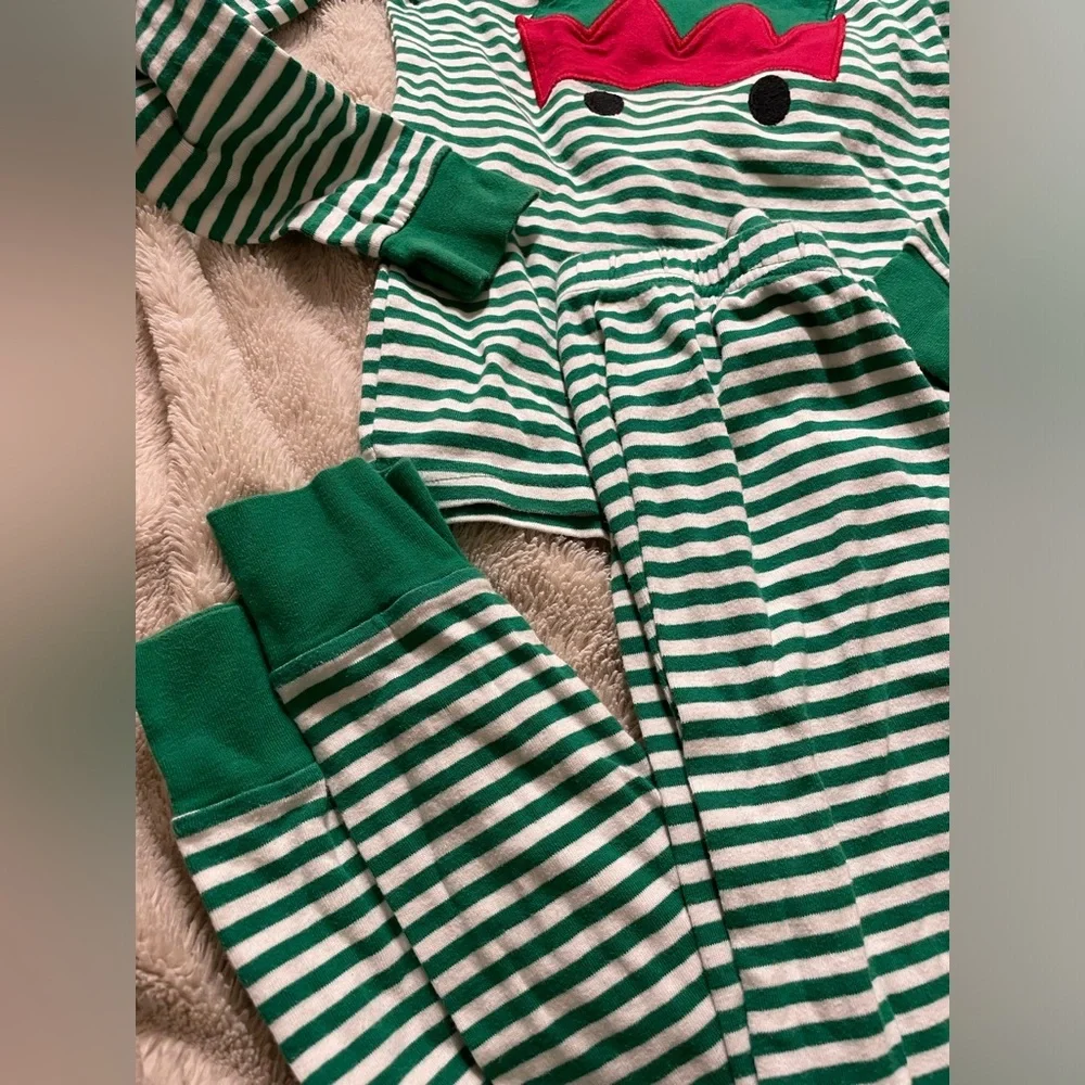 EUC The Children’s Place Christmas Elf Pajama Set